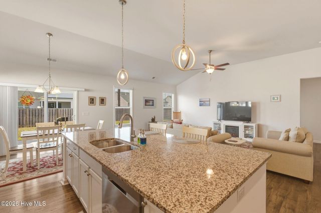 206 Autumn Breeze Lane NE, Bolivia, NC 28422