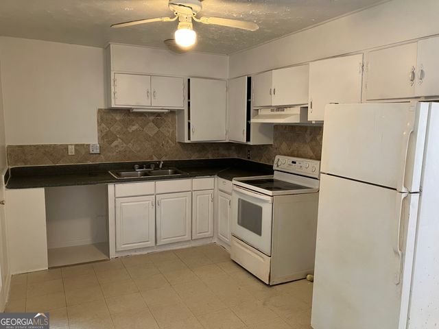 1031 Pine Street NE, Conyers, GA 30012