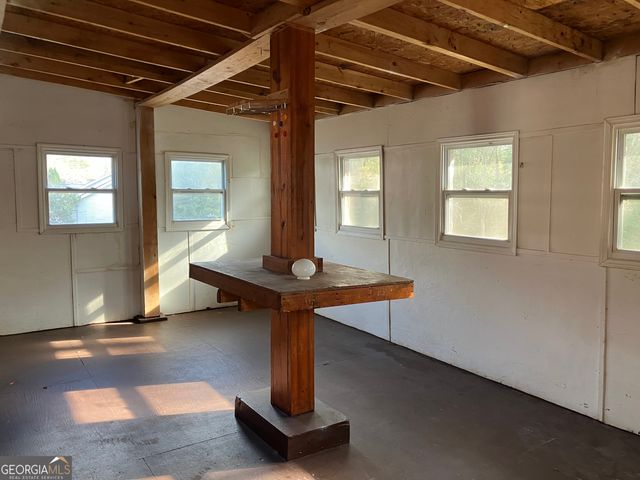 1031 Pine Street NE, Conyers, GA 30012