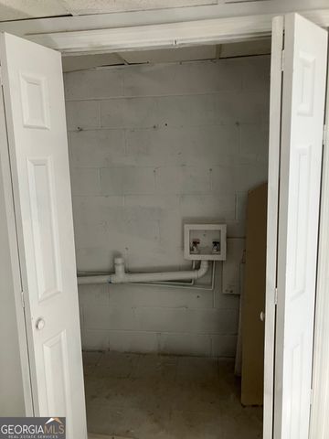 1031 Pine Street NE, Conyers, GA 30012