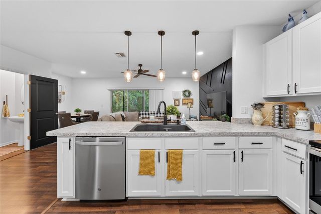 9824 HOUND CHASE DRIVE, Gibsonton, FL 33534