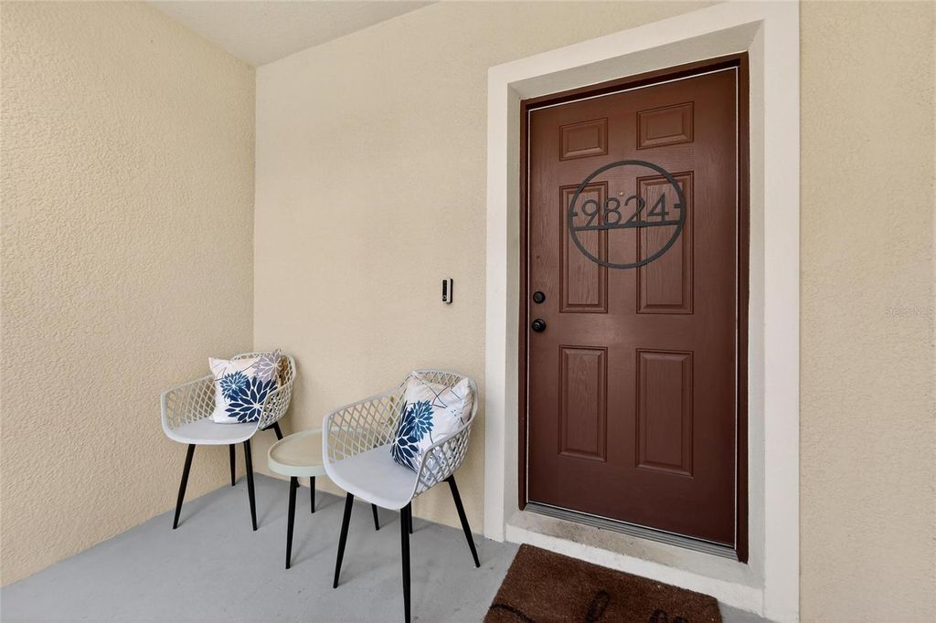 Image 11 of property listing at 9824 HOUND CHASE DRIVE, Gibsonton, FL 33534