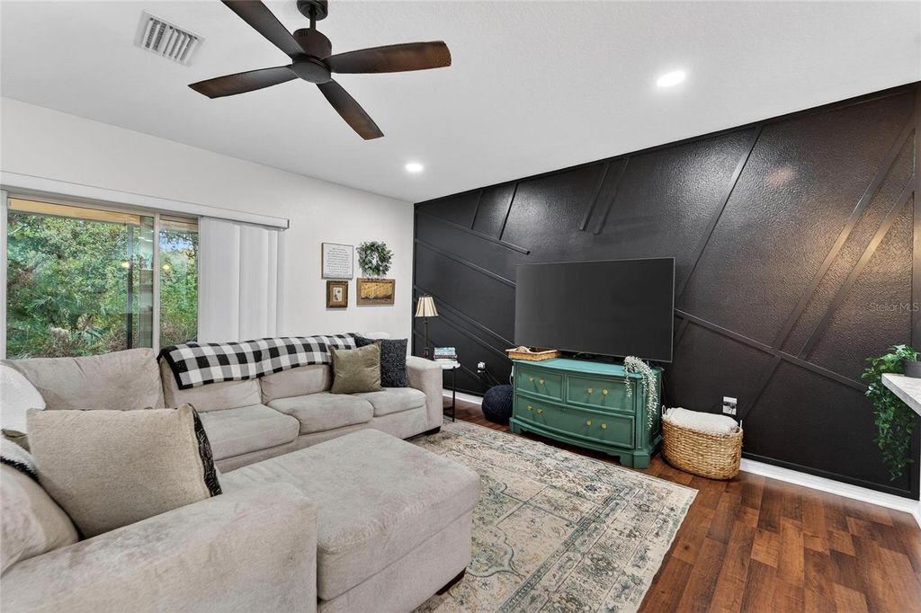 Image 16 of property listing at 9824 HOUND CHASE DRIVE, Gibsonton, FL 33534