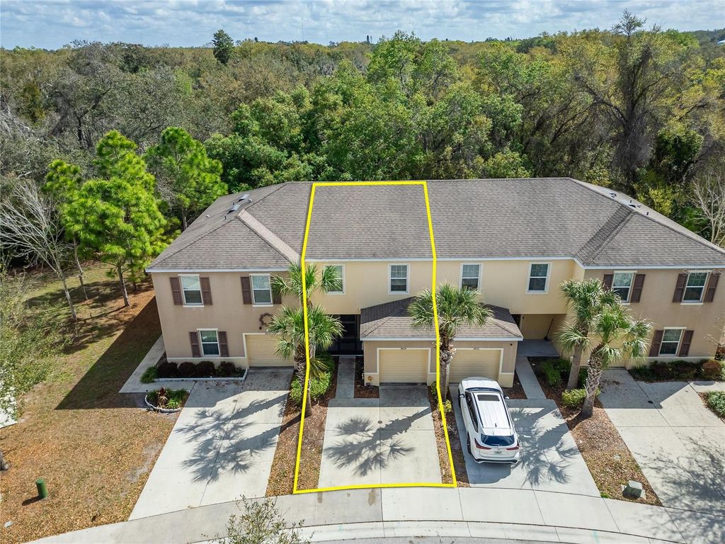 Image 3 of property listing at 9824 HOUND CHASE DRIVE, Gibsonton, FL 33534