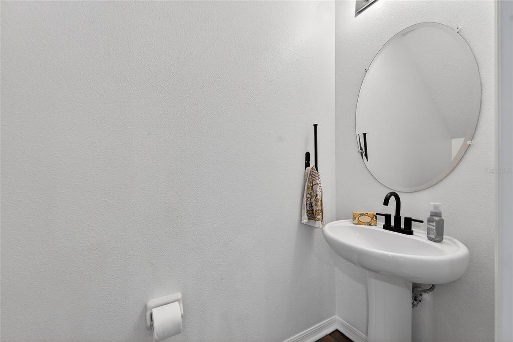 Image 23 of property listing at 9824 HOUND CHASE DRIVE, Gibsonton, FL 33534