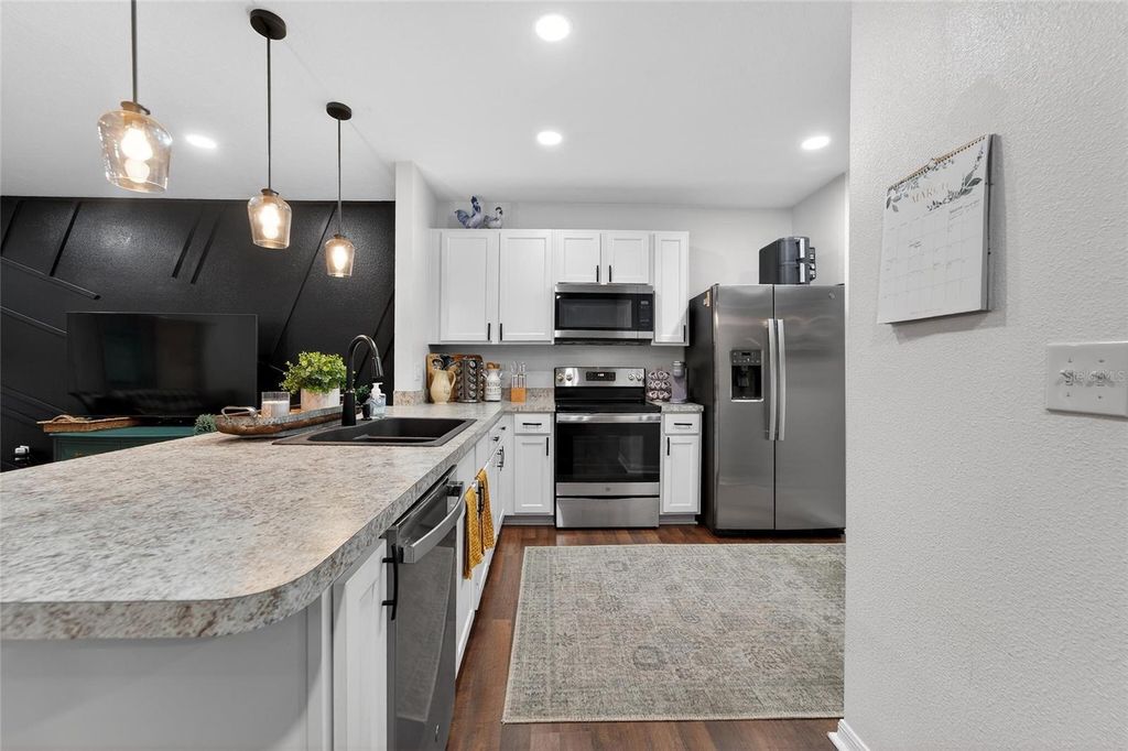 Image 25 of property listing at 9824 HOUND CHASE DRIVE, Gibsonton, FL 33534