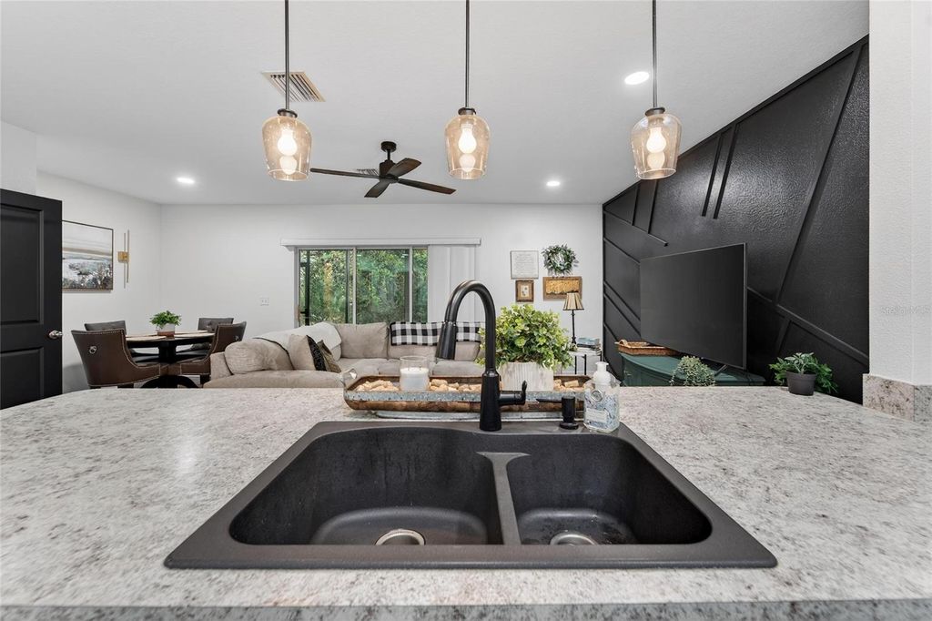 Image 30 of property listing at 9824 HOUND CHASE DRIVE, Gibsonton, FL 33534