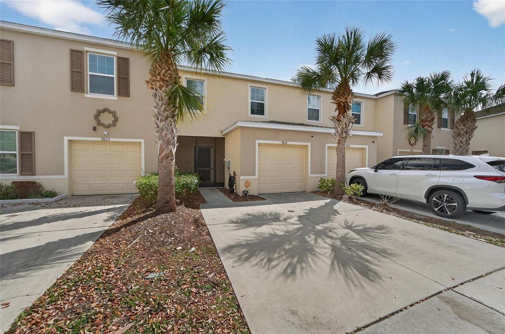 Image 5 of property listing at 9824 HOUND CHASE DRIVE, Gibsonton, FL 33534