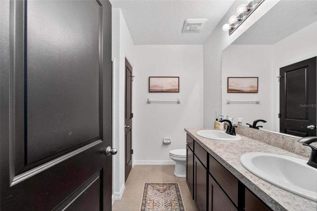 Image 42 of property listing at 9824 HOUND CHASE DRIVE, Gibsonton, FL 33534