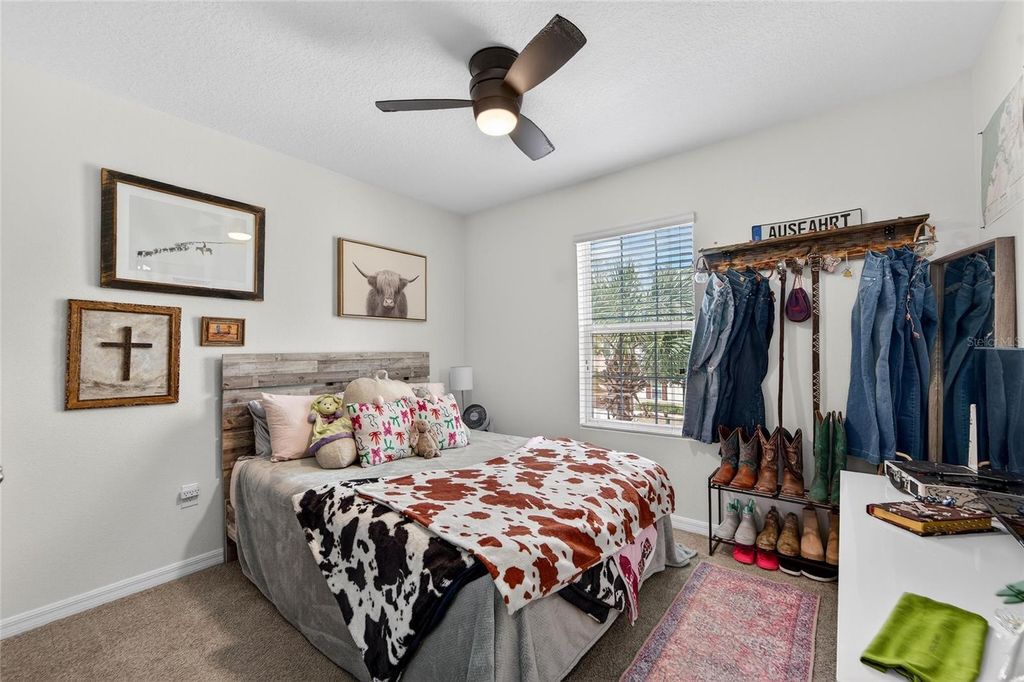 Image 48 of property listing at 9824 HOUND CHASE DRIVE, Gibsonton, FL 33534