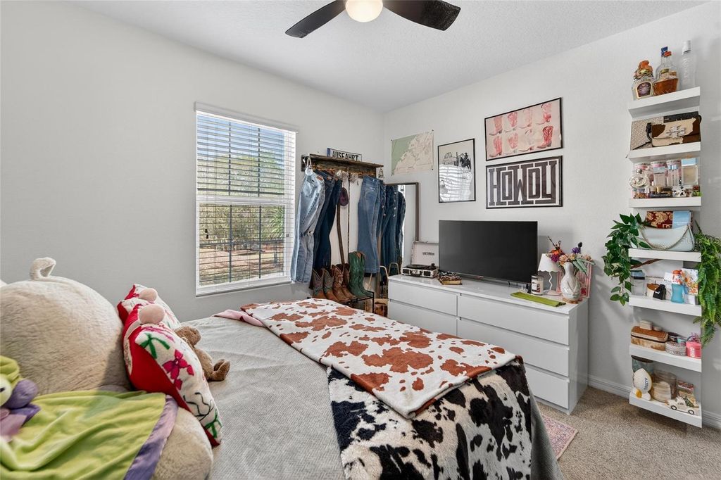 Image 49 of property listing at 9824 HOUND CHASE DRIVE, Gibsonton, FL 33534