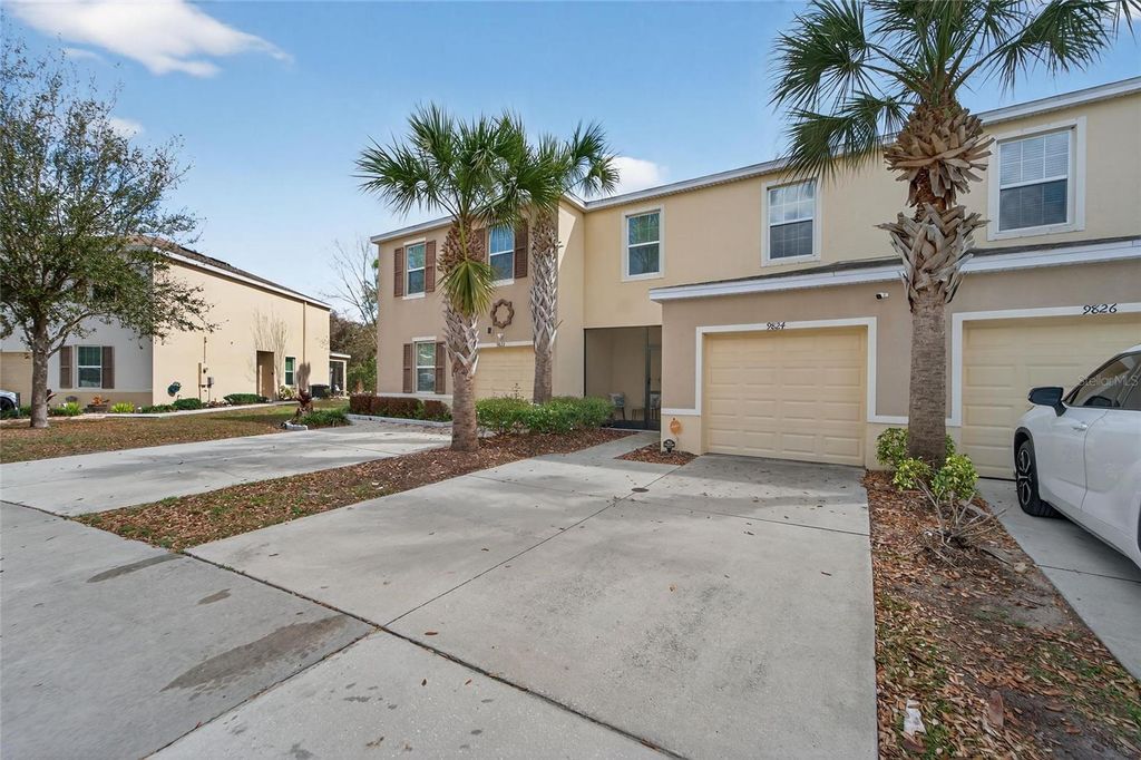 Image 6 of property listing at 9824 HOUND CHASE DRIVE, Gibsonton, FL 33534