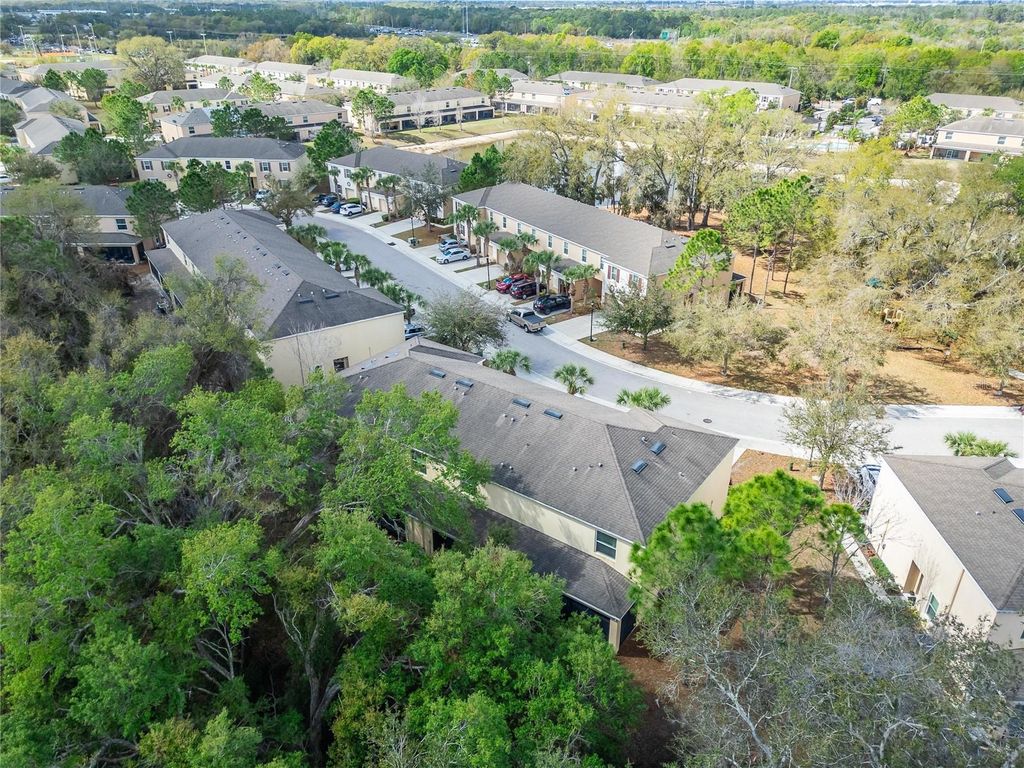 Image 80 of property listing at 9824 HOUND CHASE DRIVE, Gibsonton, FL 33534