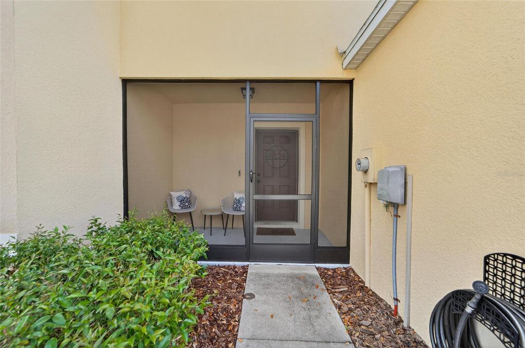 Image 10 of property listing at 9824 HOUND CHASE DRIVE, Gibsonton, FL 33534