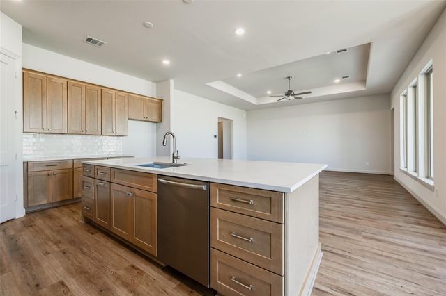 494 Hunters Crossing, Sealy, TX 77474