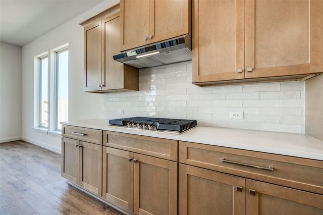 494 Hunters Crossing, Sealy, TX 77474