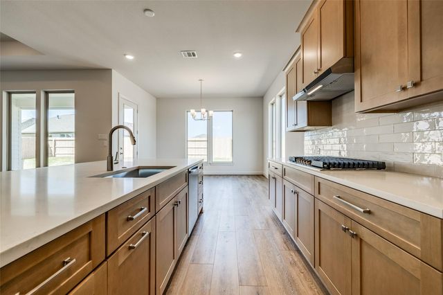 494 Hunters Crossing, Sealy, TX 77474