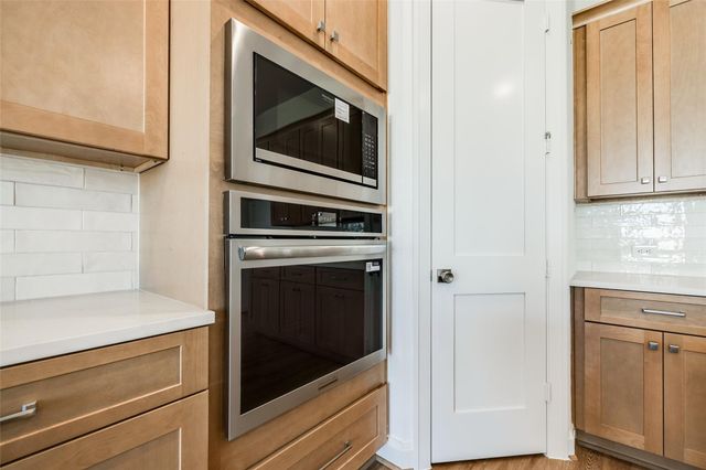 494 Hunters Crossing, Sealy, TX 77474