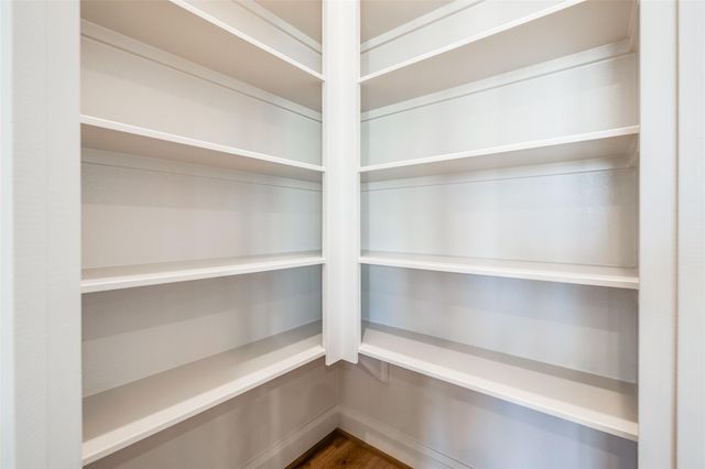 494 Hunters Crossing, Sealy, TX 77474