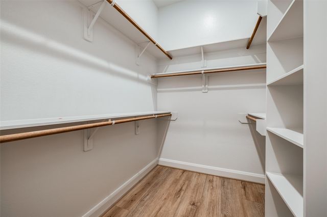 494 Hunters Crossing, Sealy, TX 77474