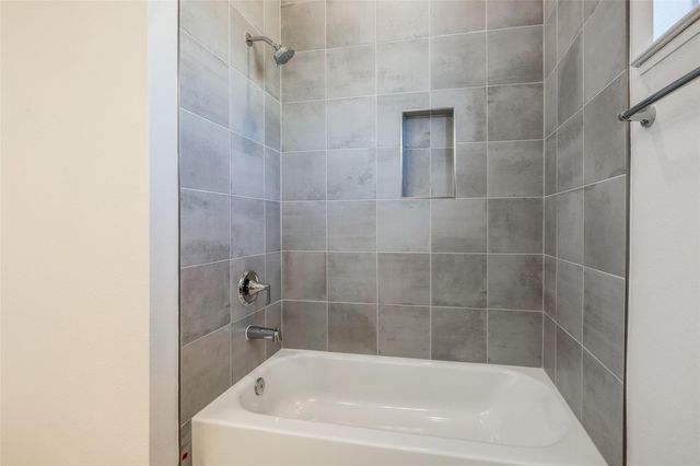 494 Hunters Crossing, Sealy, TX 77474