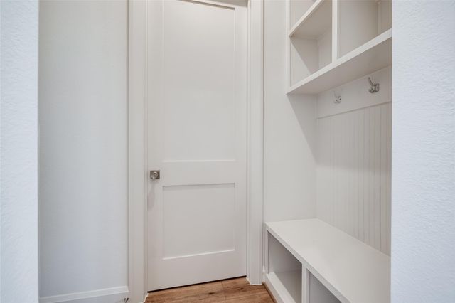 494 Hunters Crossing, Sealy, TX 77474