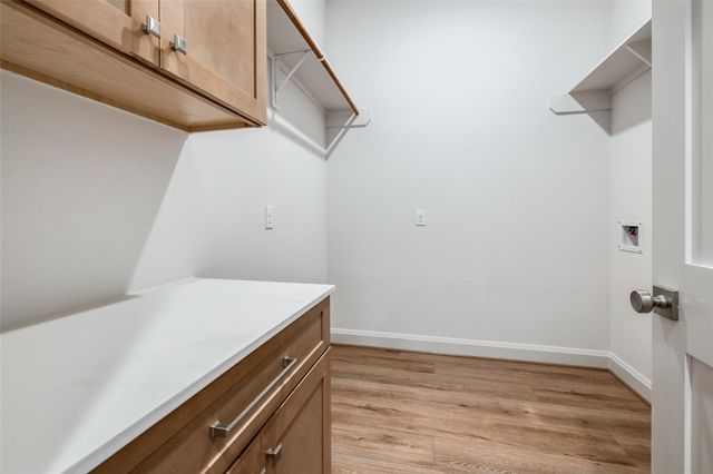 494 Hunters Crossing, Sealy, TX 77474