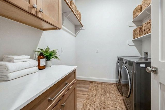 494 Hunters Crossing, Sealy, TX 77474