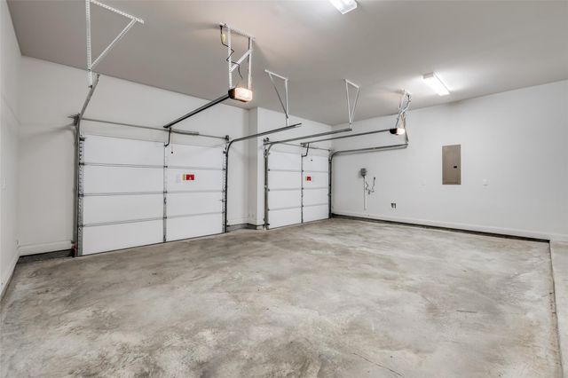 494 Hunters Crossing, Sealy, TX 77474