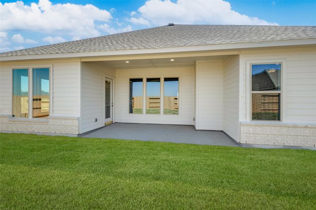 494 Hunters Crossing, Sealy, TX 77474