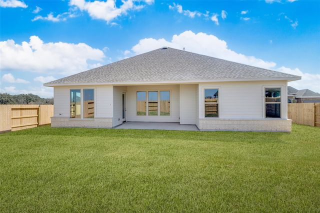 494 Hunters Crossing, Sealy, TX 77474
