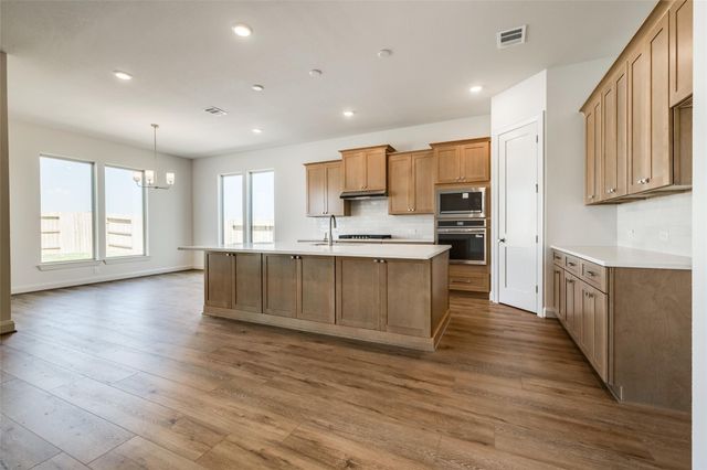 494 Hunters Crossing, Sealy, TX 77474