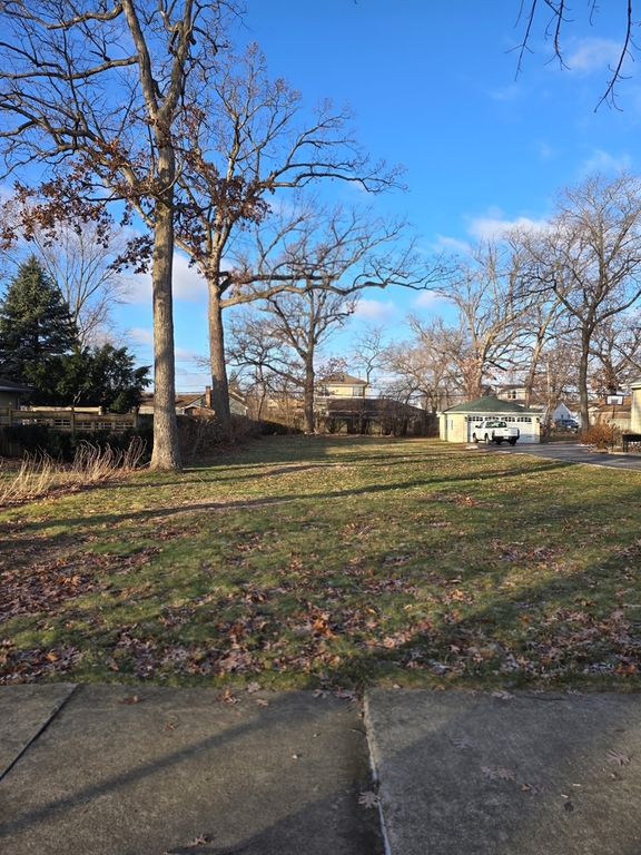 11156 S Worth Avenue, Worth, IL 60482