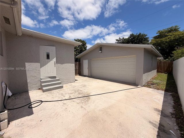 3011 N 74th Avenue, Hollywood, FL 33024