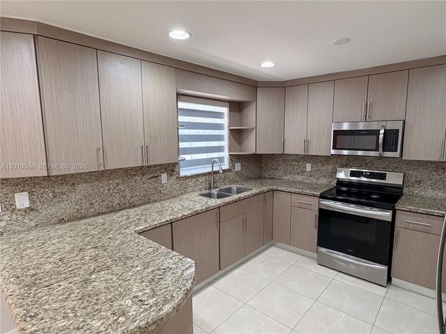 3011 N 74th Avenue, Hollywood, FL 33024