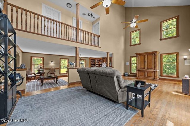 108 Farmington Road, Grimesland, NC 27837