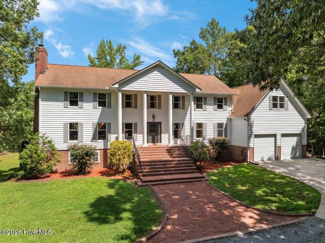 108 Farmington Road, Grimesland, NC 27837