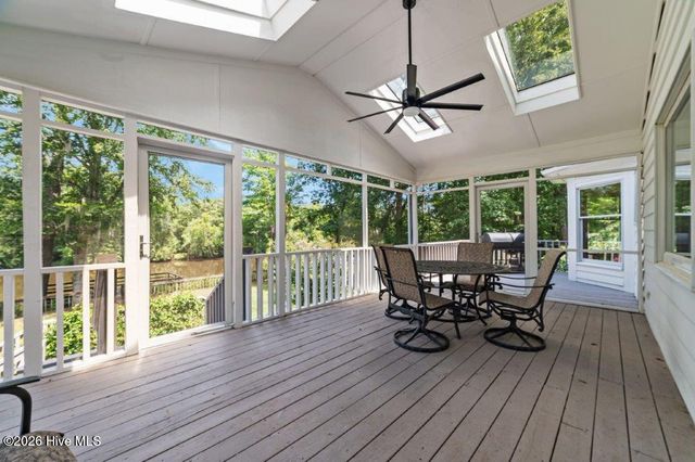 108 Farmington Road, Grimesland, NC 27837
