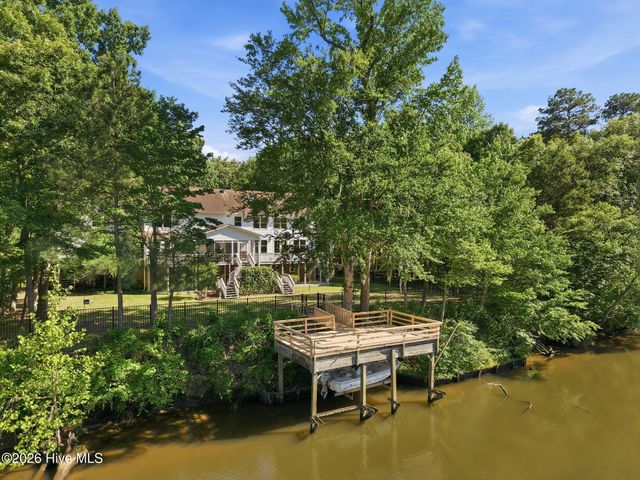 108 Farmington Road, Grimesland, NC 27837