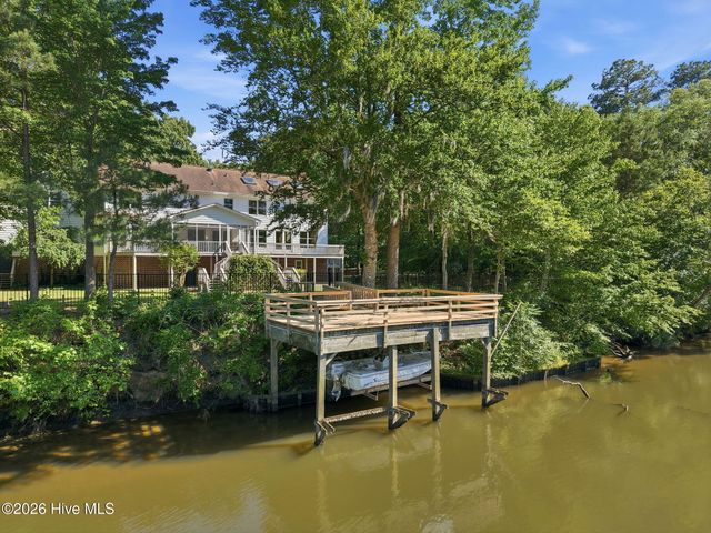 108 Farmington Road, Grimesland, NC 27837