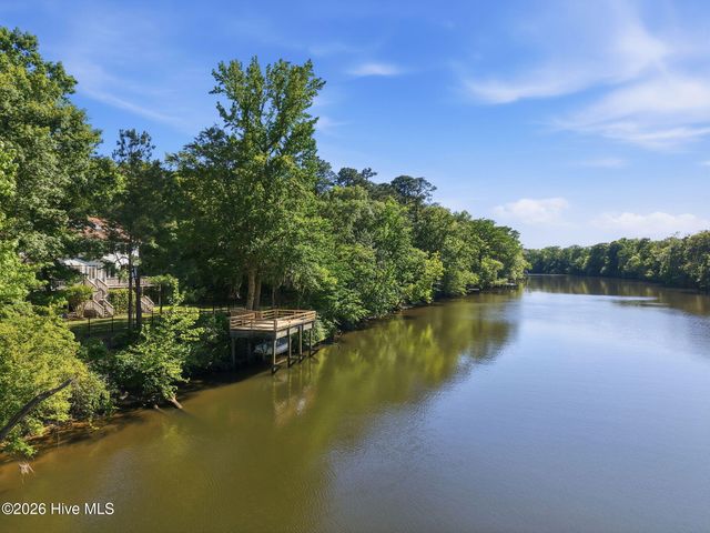 108 Farmington Road, Grimesland, NC 27837