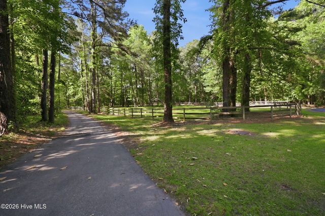 108 Farmington Road, Grimesland, NC 27837