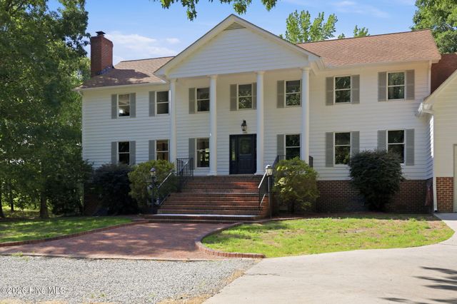108 Farmington Road, Grimesland, NC 27837