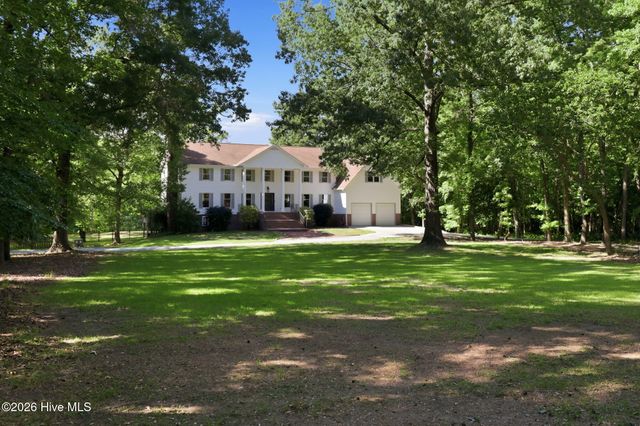 108 Farmington Road, Grimesland, NC 27837