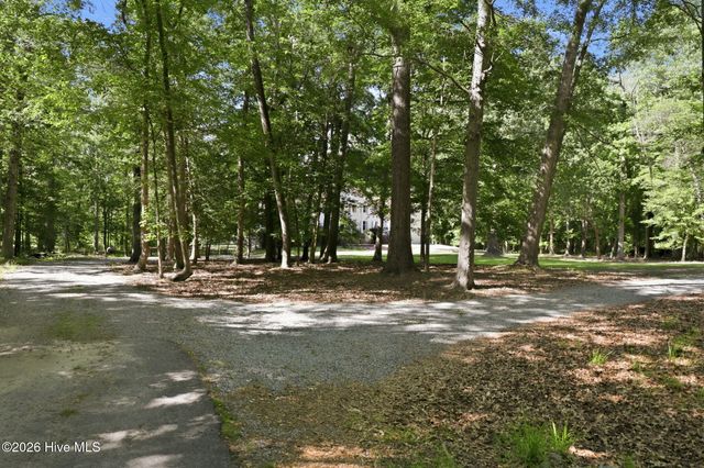 108 Farmington Road, Grimesland, NC 27837