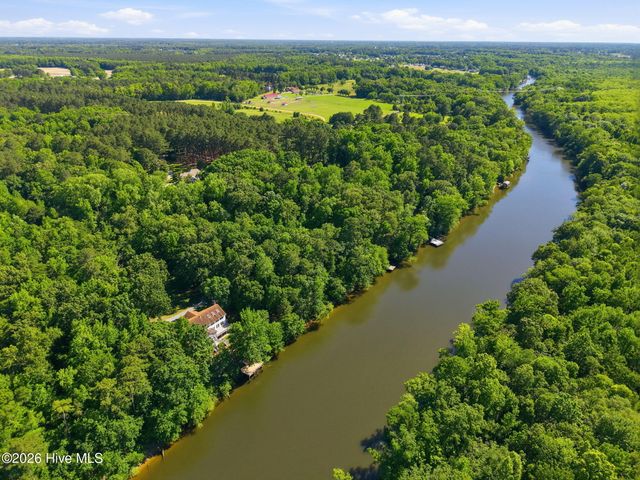 108 Farmington Road, Grimesland, NC 27837