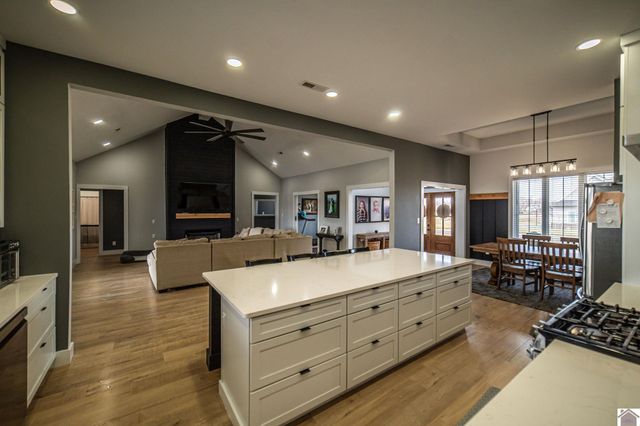 1560 Falcons Ridge Blvd, Paducah, KY 42001