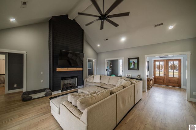 1560 Falcons Ridge Blvd, Paducah, KY 42001