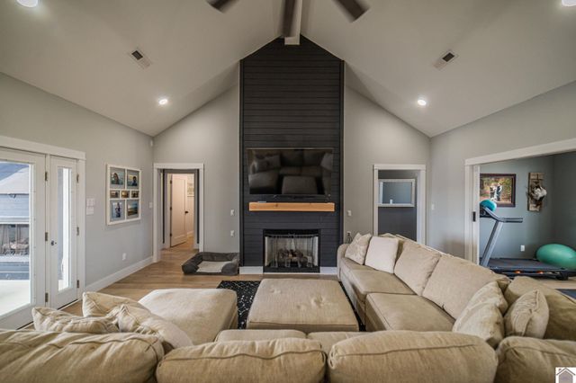 1560 Falcons Ridge Blvd, Paducah, KY 42001