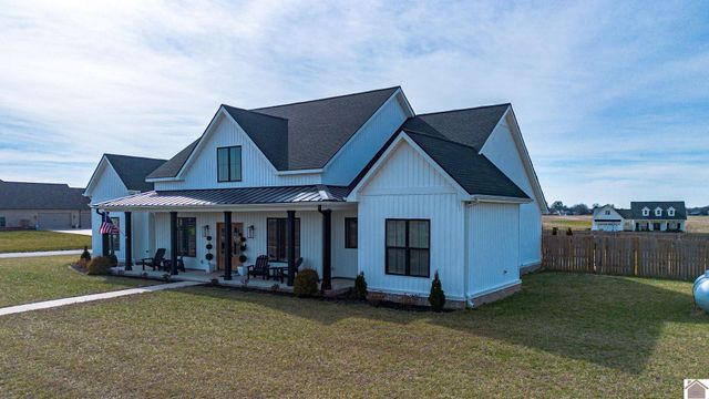 1560 Falcons Ridge Blvd, Paducah, KY 42001